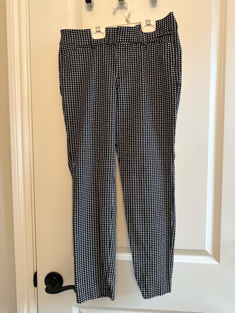 Old Navy Black and White Pixie Skinny Pants - Houndstooth Print